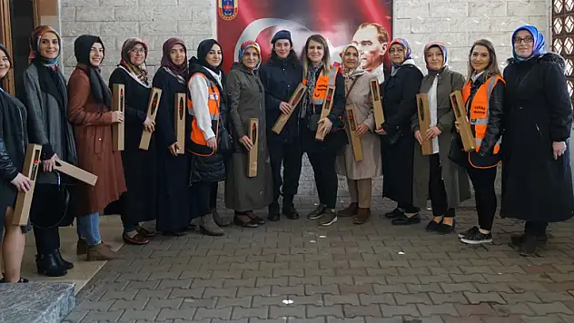 Termeli kadınlardan 8 Mart'ta anlamlı hareket