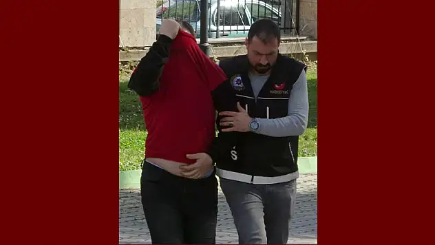 Polisten kaçarken yanan araçtaki 5 kilo bonzai ile ilgili sürücü adliyeye sevk edildi