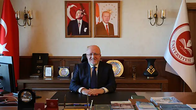 Rektör Aydın: 'Mehmet Akif Ersoy milletimiz için bir moral ve cesaret kaynağı olmuştur'