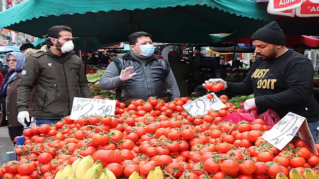 Pazarda virüs tedbirsizliği