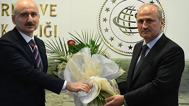 Ulaştırma ve Altyapı Bakanlığında devir teslim töreni yapıldı