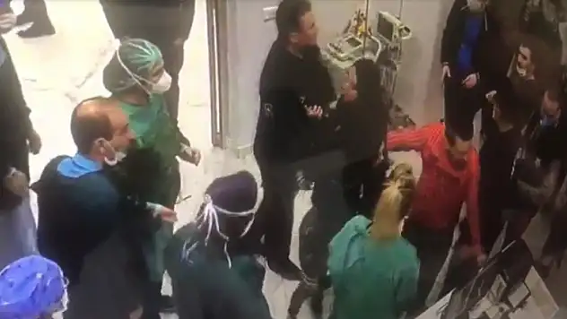 Genç kızların doktoru darp olayının görüntüleri ortaya çıktı