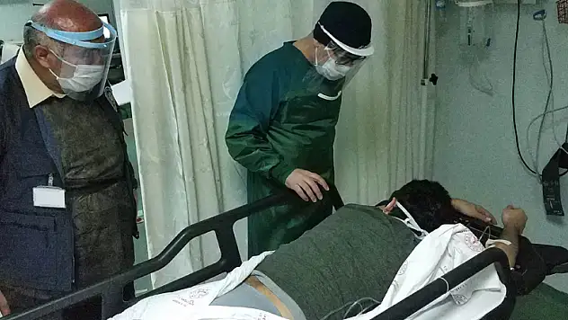 Üvey oğlunun silahlı saldırısına uğrayan baba ile oğlu hastanelik oldu