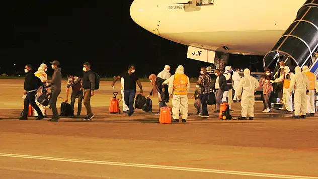 Tanzanya ve Kenya'dan getirilen 272 Türk vatandaşı Samsun'da karantinaya alındı