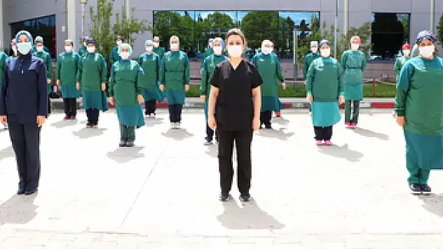 Hemşire ordusunun korona virüsle mücadelesi devam ediyor