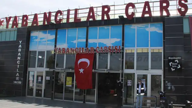 Koronadan kapanan Yabancılar Çarşısı tekrar açıldı