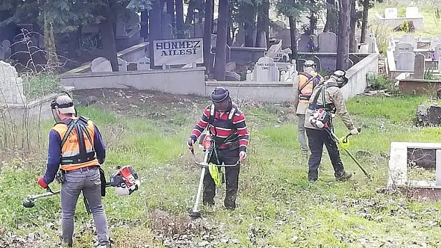 Mezarlıklarda 'bayram' temizliği 