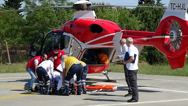 Felç geçiren yaşlı adama ambulans helikopter 