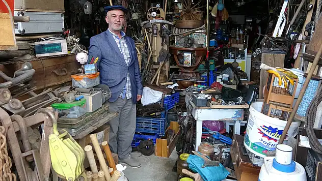  42 yıllık antika eşya merakı depoları doldurdu