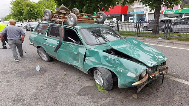 Otomobil ağaca çarptı: 1 yaralı