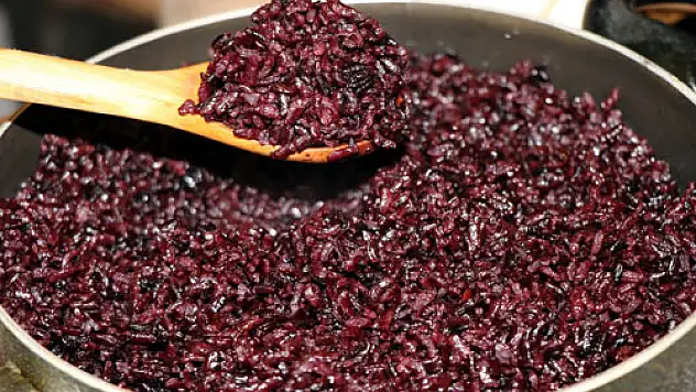 Rengini gören 'Alo Gıda Hattı'na şikayet ediyor