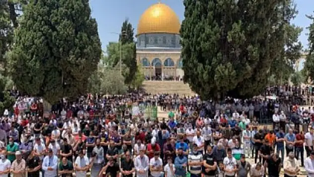 Mescid-i Aksa'da ilk cuma namazı kılındı