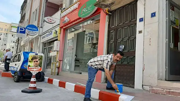 Esnaf kaldırımları Samsunspor rengine boyadı
