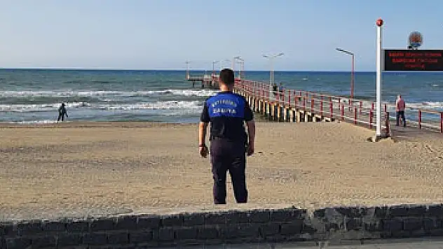 Boğulma tehlikesi geçiren çocuğu cankurtaranlar kurtardı