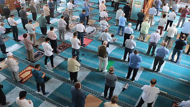 Cami içinde ilk cuma