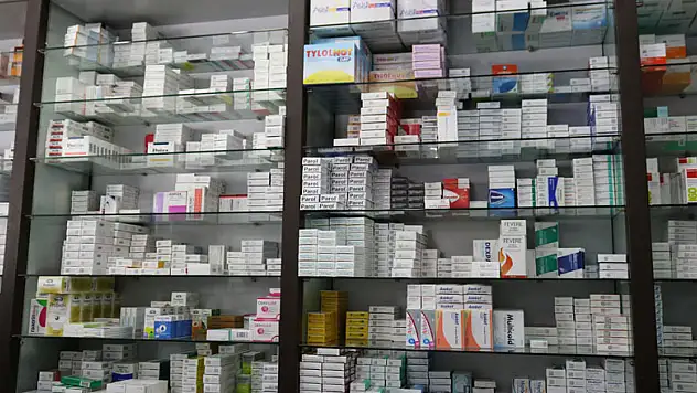 Korona belirtilerini ağrı kesici ile geçiştirenler virüsü bulaştırıyor