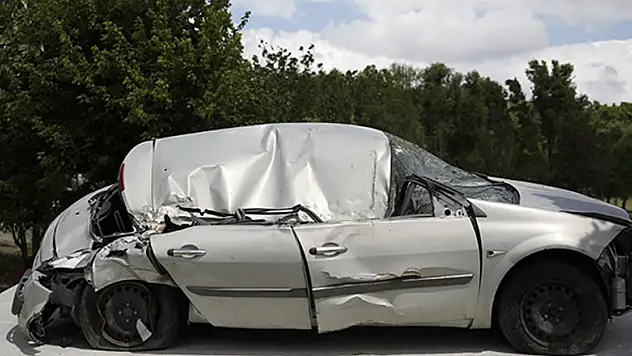 15 Temmuz'da tankın ezdiği otomobil Esenler'de sergileniyor