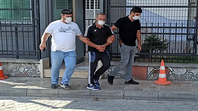 Yüksek sesle konuştuğu için kendisini uyaran şahsı 5 yerinden bıçaklayan şüpheli yakalandı