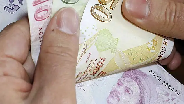 Lavaboda bulunduğu parayı polise teslim etti