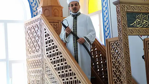 Bu camide hutbe 9,5 asırdır 'kılıç'la okunuyor  