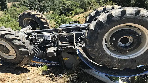 Samsun'da traktör devrildi: 1 ölü