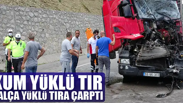 Samsun'da kum yüklü tır salça yüklü tıra çarptı: 1 yaralı