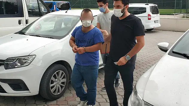 Eşini tehdit edip taşla cam kırdığı iddia edilen kocaya gözaltı 