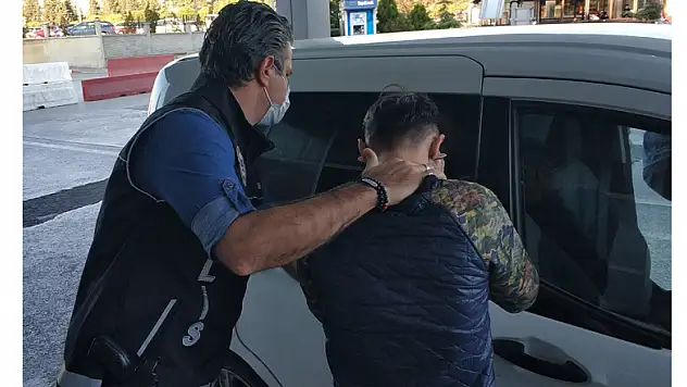 Uyuşturucu ticaretinden 2 kişi tutuklandı