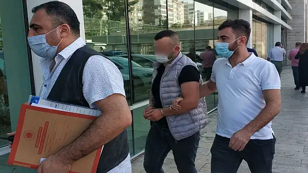 Kazara arkadaşını vurdu