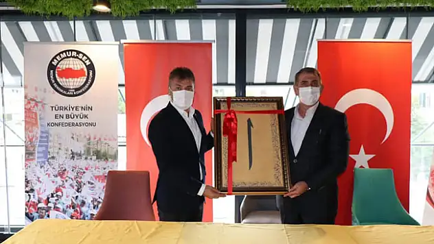 Milletvekili Köktaş'tan Samsun Memur-Sen'e takdir