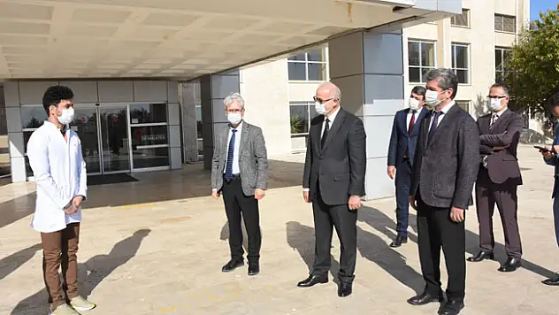 Afganistan'dan ambulans uçakla getirilen Afgan doktor koronayı yendi