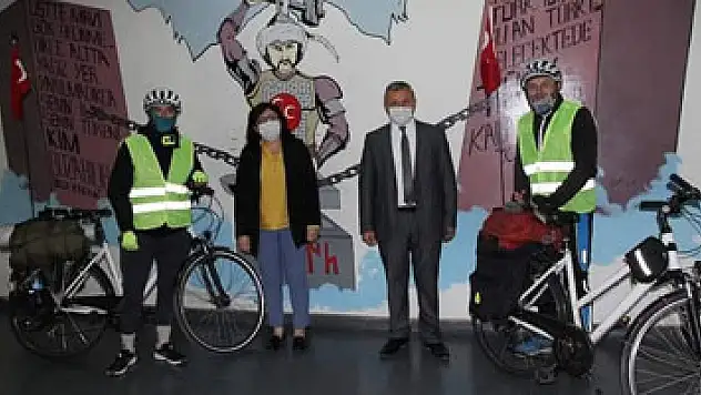 Atatürk'ün izlerini bisikletle takip ediyorlar