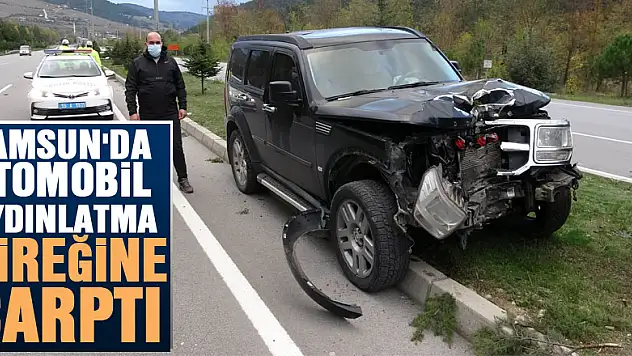 Samsun'da otomobil aydınlatma direğine çarptı