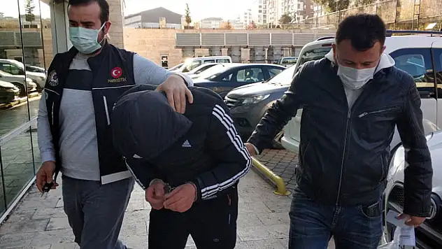 Samsun'da uyuşturucu hapla yakalanan 2 kişiye gözaltı