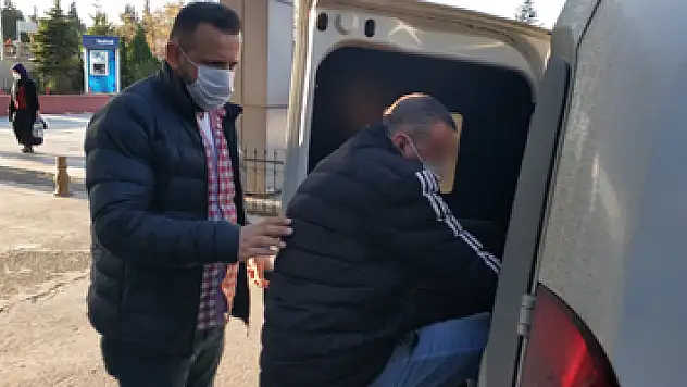 Sokak ortasında genç kadını bıçakladı