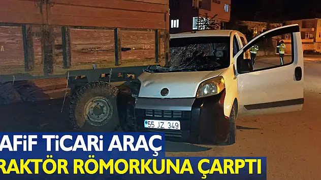 Hafif ticari araç park halindeki traktör römorkuna çarptı: 1 yaralı