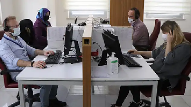 Eğitimciler ve sağlıkçılar koronaya karşı omuz omuza