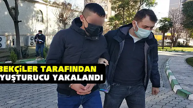 Bekçiler tarafından uyuşturucu hapla yakalandı