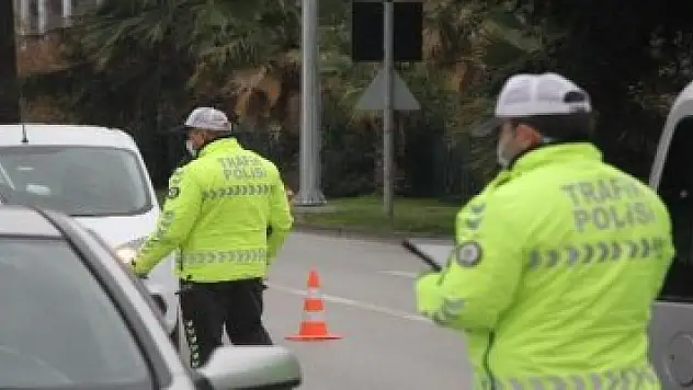 Haftasonu kısıtlamalarına uymayan 27 bin 839 kişiye işlem yapıldı