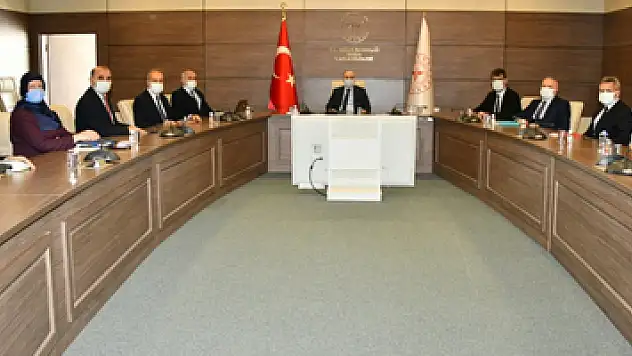 Vali Dağlı: 'Virüse karşı hassasiyet ve fedakarlık ile en kısa sürede başarıyla çıkacağımıza inanıyorum'