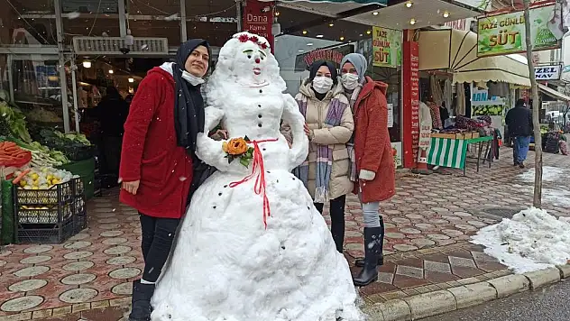 Kardan gelinlik ilgi odağı oldu