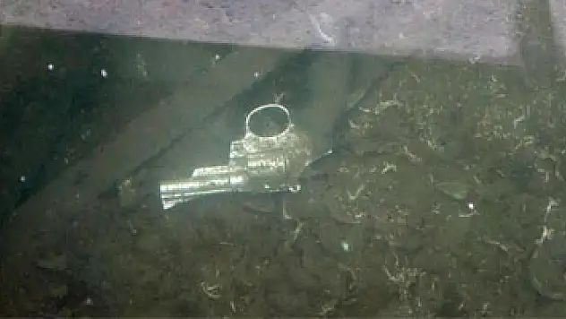 Samsun'da göl içinde fark edilen silah polisi alarma geçirdi