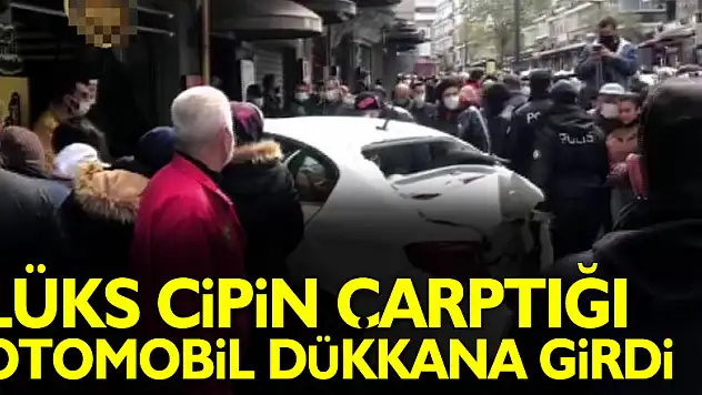 Lüks cipin çarptığı otomobil dükkana girdi: 3 yaralı