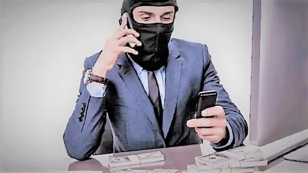 Sahte polis 'terör örgütüyle bağlantın var' bahanesiyle 140 bin lira dolandırdı