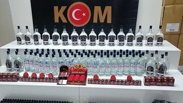 Samsun'da 108 litre etil alkol ve 94 adet cinsel içerikli ürün ele geçirildi