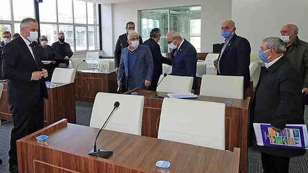 ODA BAŞKANLARINDAN YENİ MECLİS SALONUNA TAM NOT