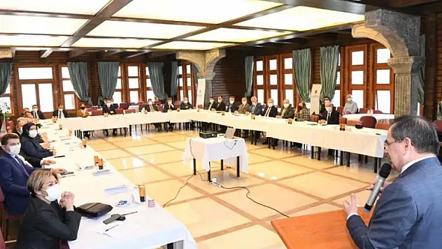 Büyükşehir yöneticilerine 'liderlik' eğitimi