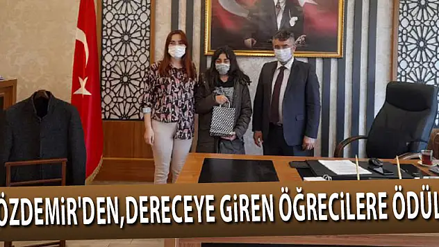 ÖZDEMİR'DEN,DERECEYE GİREN ÖĞRECİLERE ÖDÜL