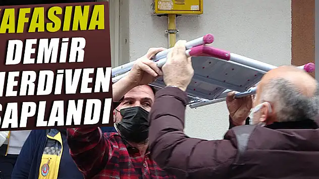 Kafasına demir merdiven saplandı