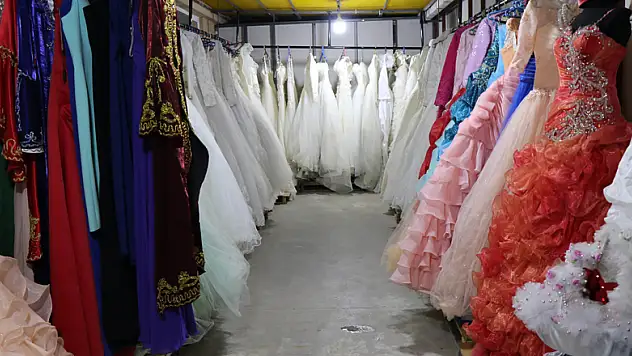 Evlenecek çiftlere müjde: Bu ilçede gelinlik-damatlık bedava